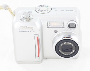 Nikon Coolpix 775 Digital Camera in Case